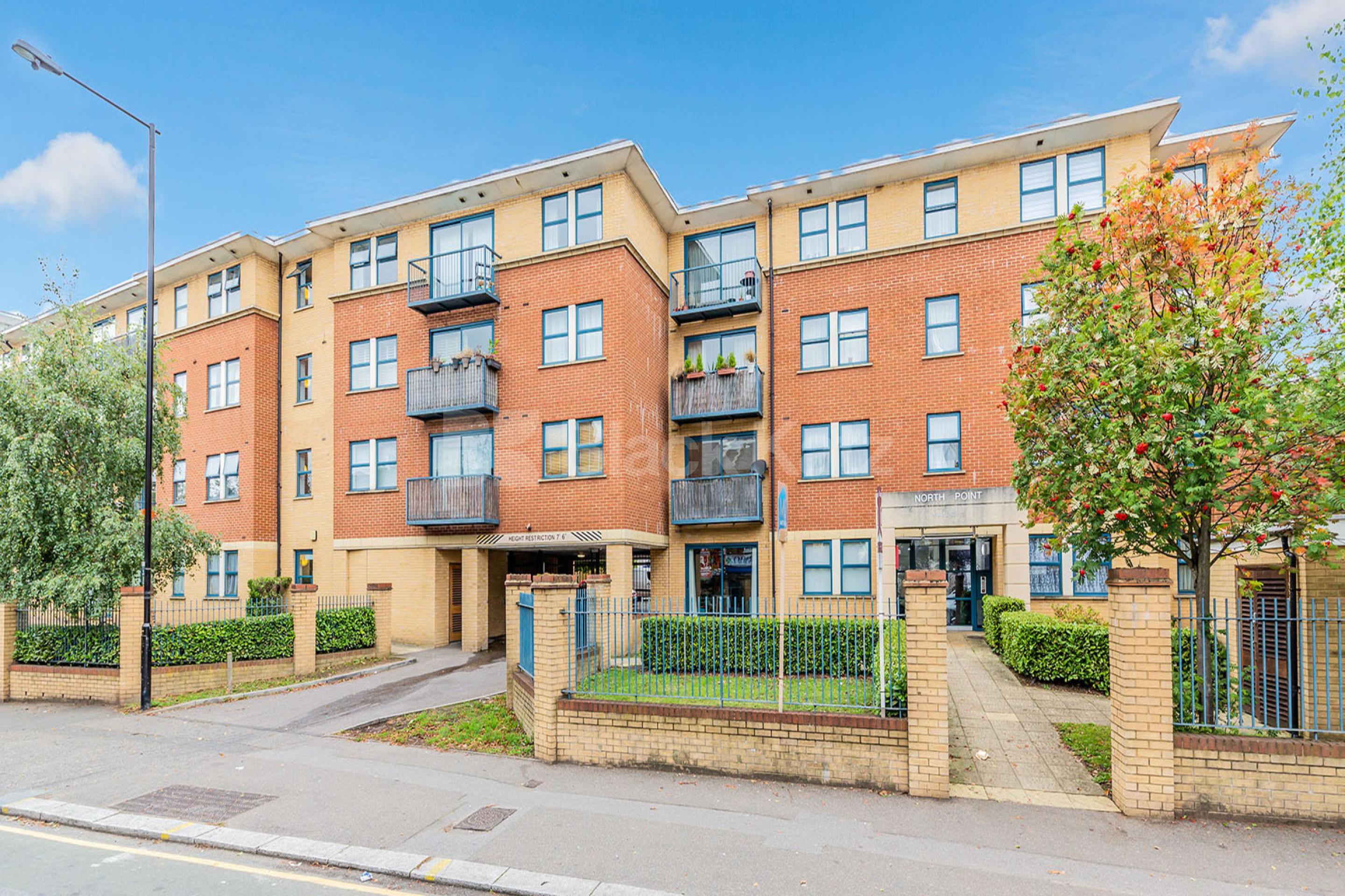 Beautiful 2 bed within the popular gated and secure development in crouch end Tottenham Lane , Crouch End  N8
