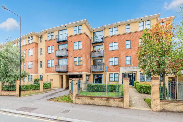 Beautiful 2 bed within the popular gated and secure development in crouch end Tottenham Lane , Crouch End 