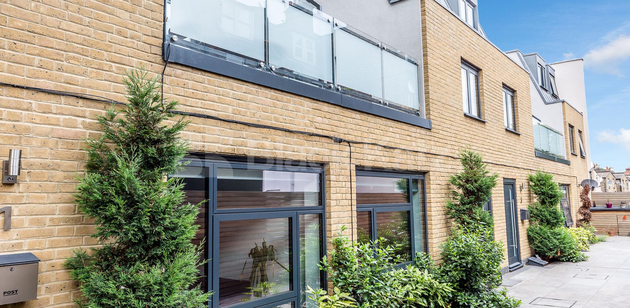 			Amazing Mews House !, 3 Bedroom, 1 bath, 1 reception Mews House			 Omega Terrace High Road, Wood Green