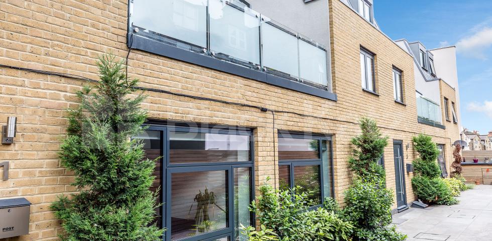 			Amazing Mews House !, 3 Bedroom, 1 bath, 1 reception Mews House			 Omega Terrace High Road, Wood Green
