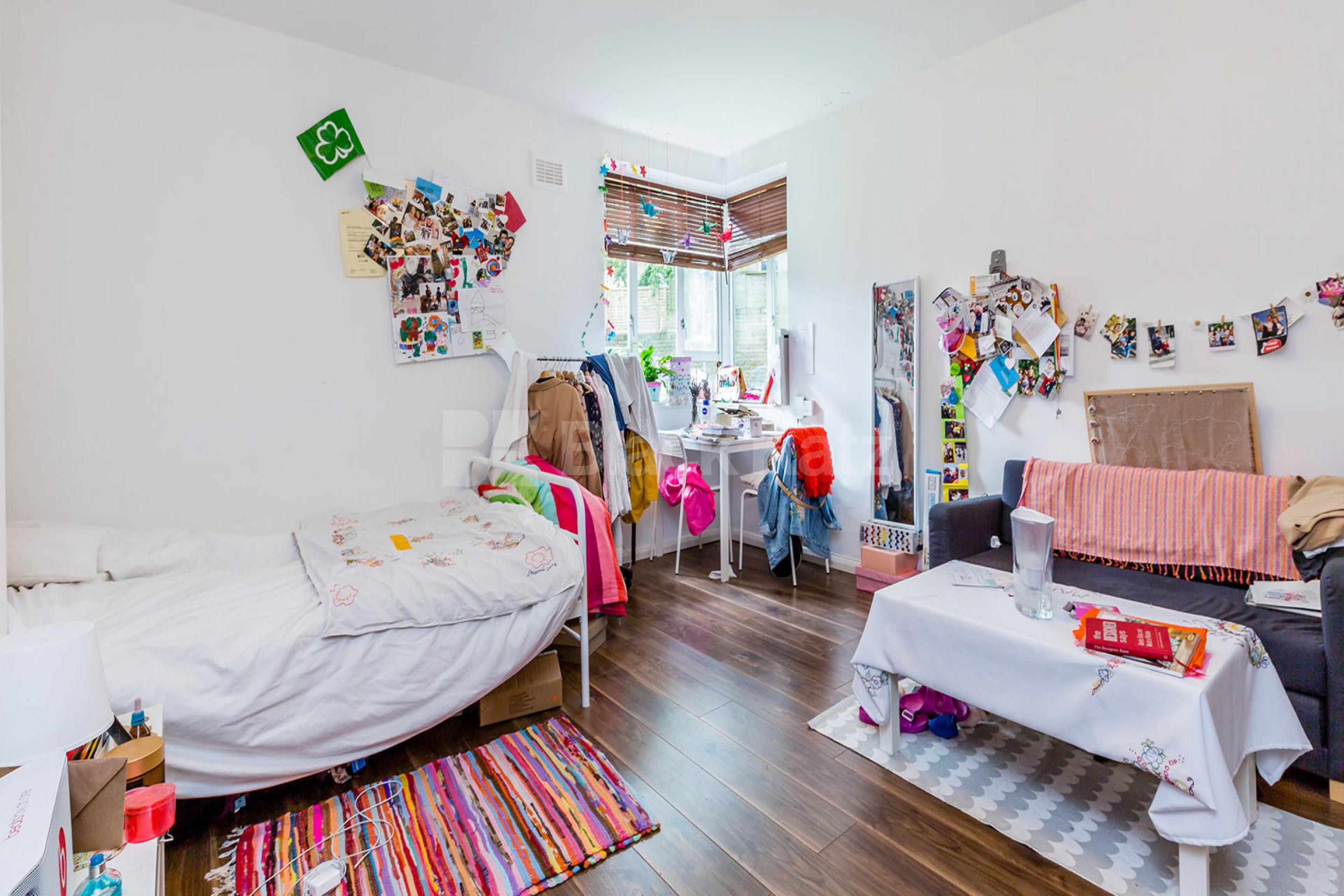 Spacious newly decorated studio only a short walk to Angel Station Britannia Row, Angel N1