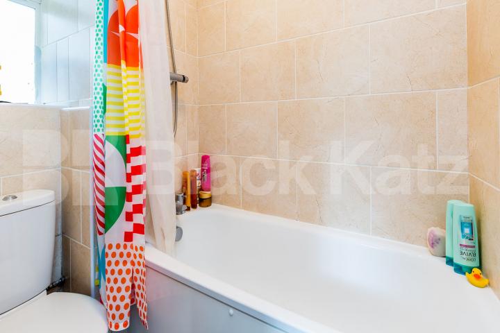 Spacious newly decorated studio only a short walk to Angel Station Britannia Row, Angel