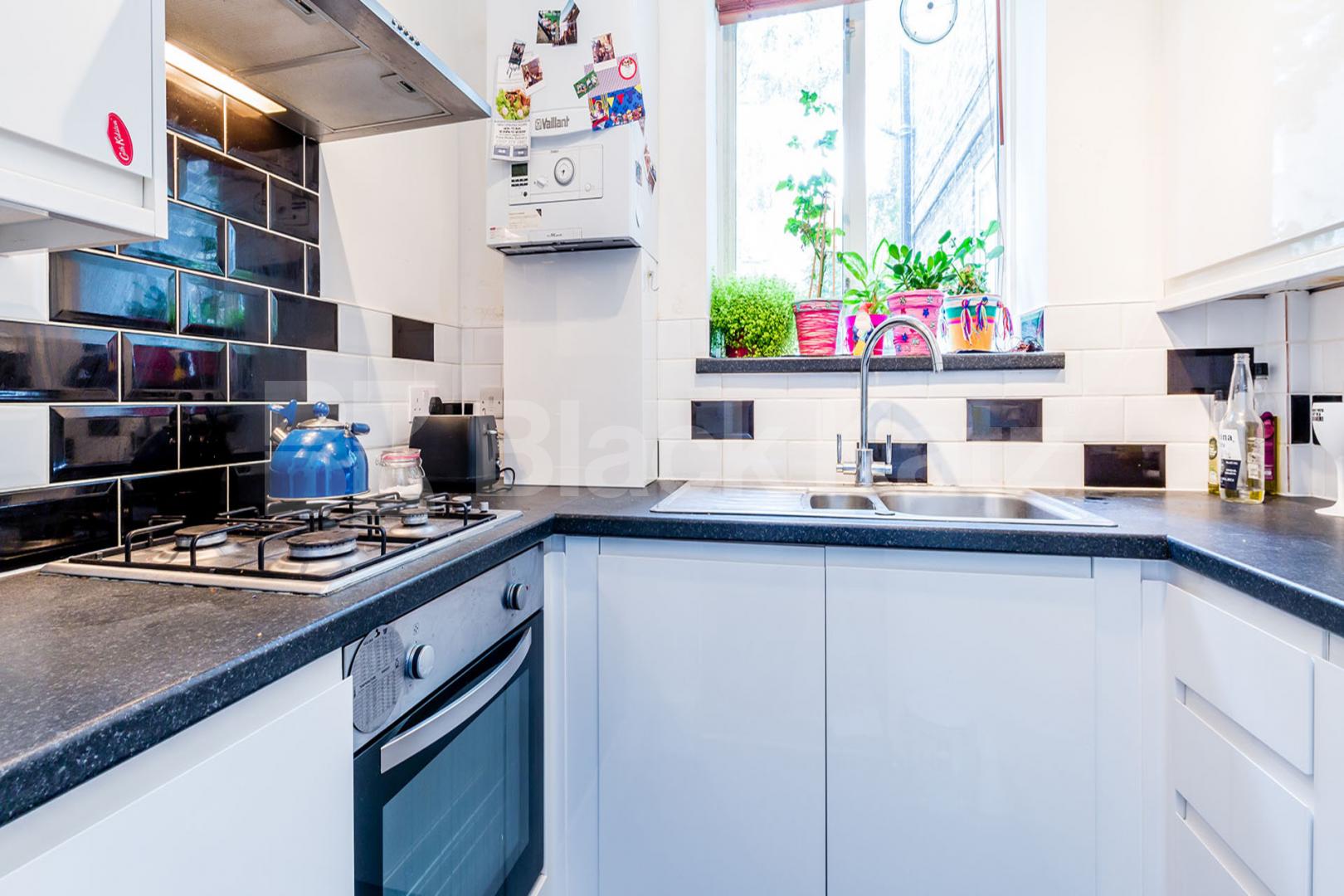 Spacious newly decorated studio only a short walk to Angel Station Britannia Row, Angel