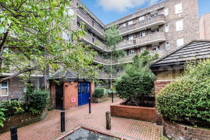 located within Close proximity of Angel Station and a variety of amenities  Britannia Row, Angel