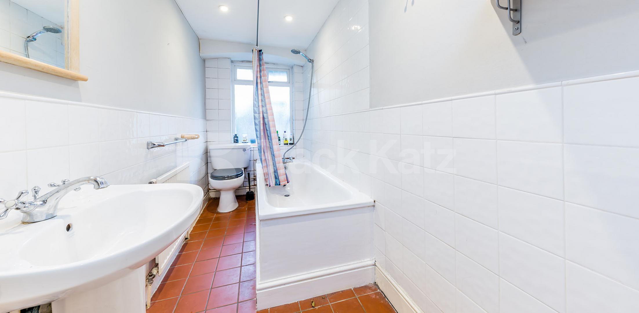 			NEW INSTRUCTION!, 2 Bedroom, 1 bath, 1 reception Flat			 Hillmarton Road, CALEDONIAN ROAD 