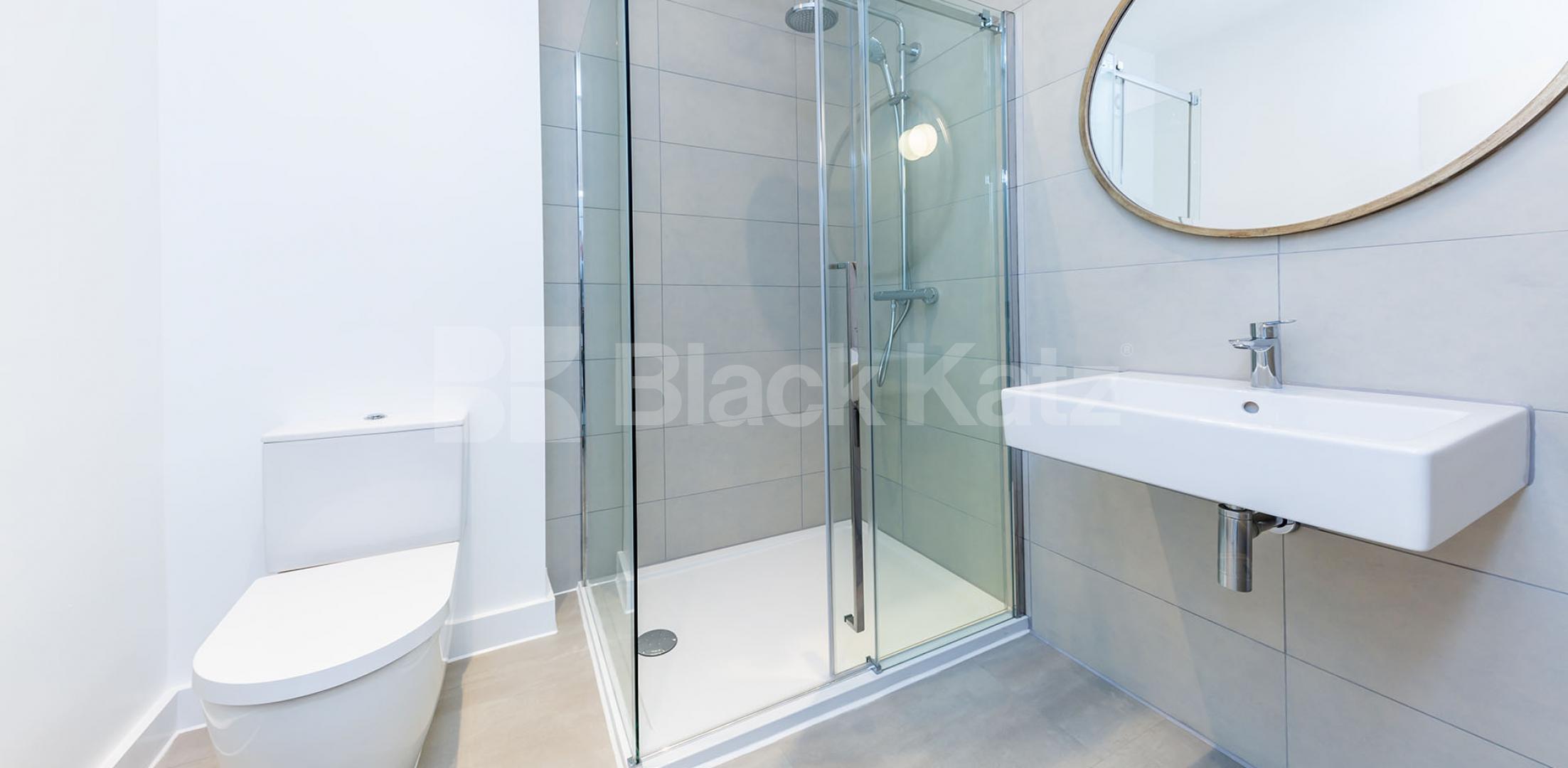 			NEWLY REFURBISHED 1 BEDROOM FLAT WITH TERRACE!, 1 Bedroom, 1 bath, 1 reception Flat			 York Way , ISLINGTON 