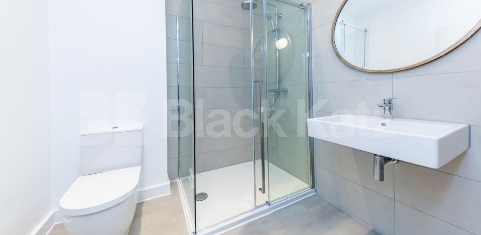 			NEWLY REFURBISHED 1 BEDROOM FLAT WITH TERRACE!, 1 Bedroom, 1 bath, 1 reception Flat			 York Way , ISLINGTON 