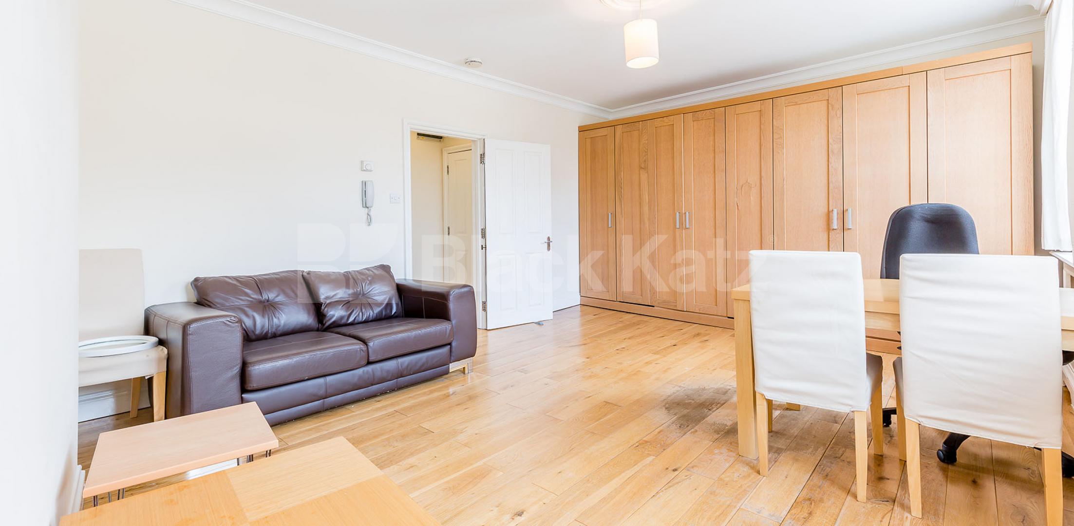 			STUNNING TOP FLOOR STUDIO IN KING'S CROSS, Studio Apartment, 1 bath, 1 reception Studio			 St. Chad's Street, KING'S CROSS