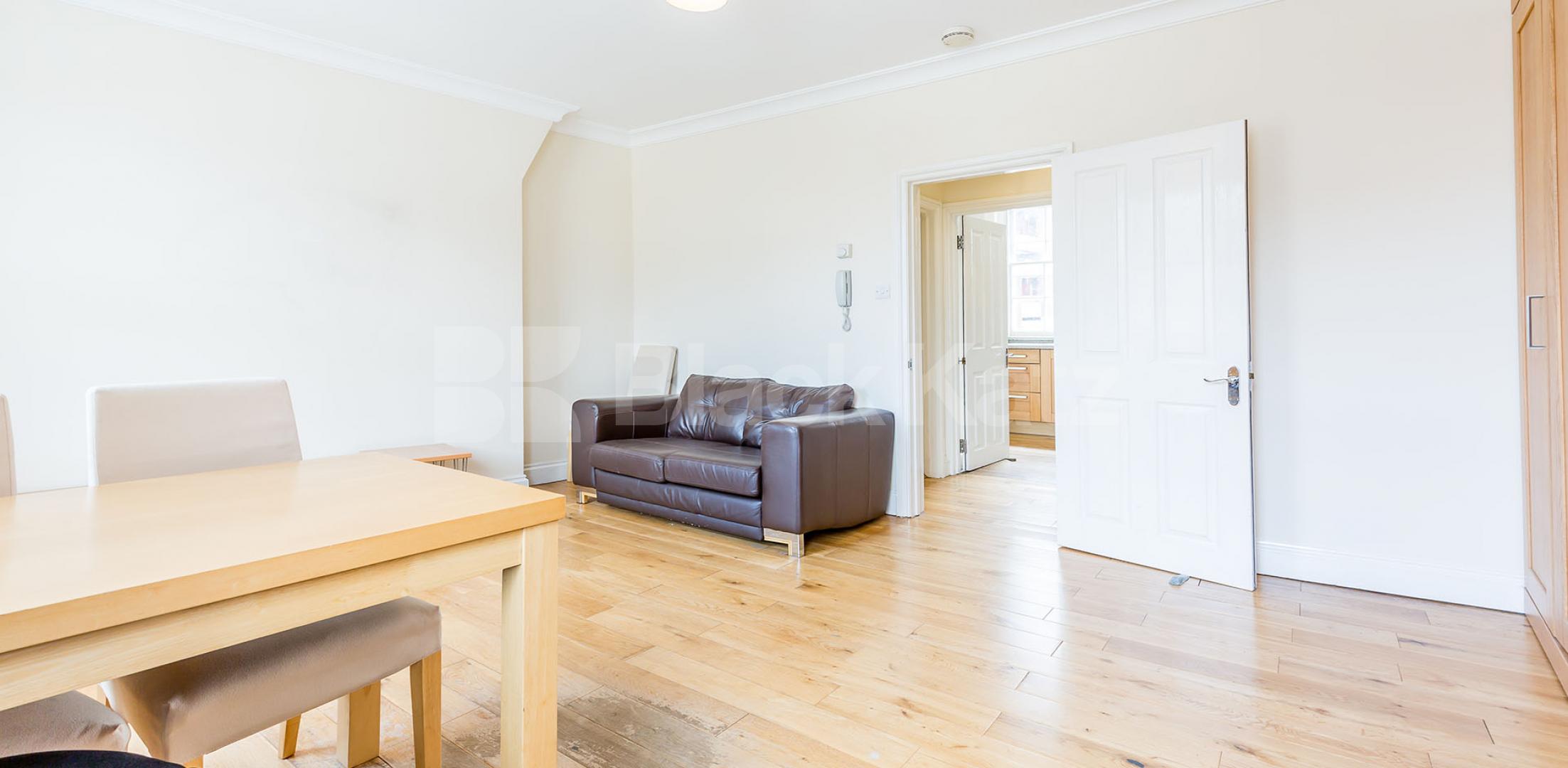 			STUNNING TOP FLOOR STUDIO IN KING'S CROSS, Studio Apartment, 1 bath, 1 reception Studio			 St. Chad's Street, KING'S CROSS