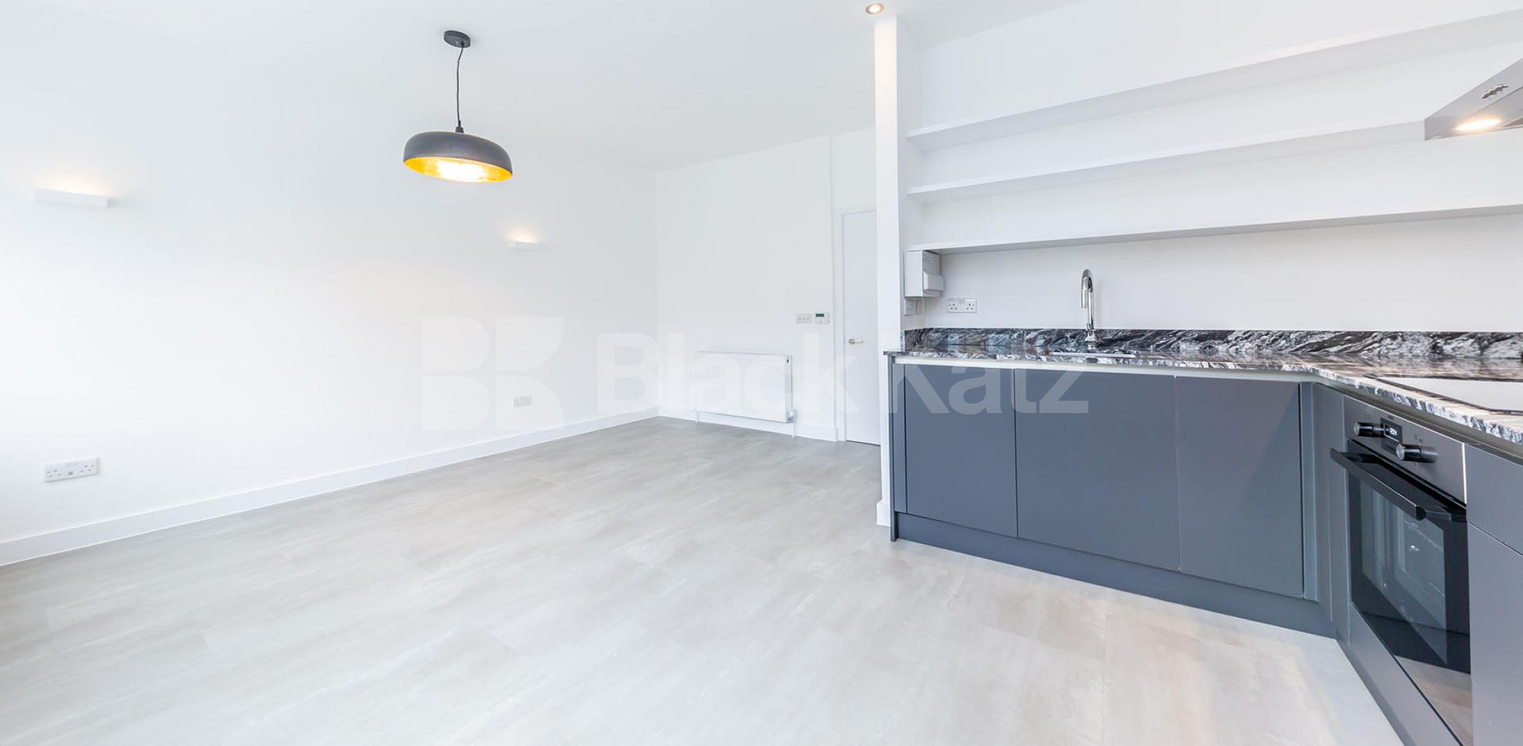 			NEWLY REFURBISHED 1 BEDROOM FLAT WITH TERRACE!, 1 Bedroom, 1 bath, 1 reception Flat			 York Way , ISLINGTON 