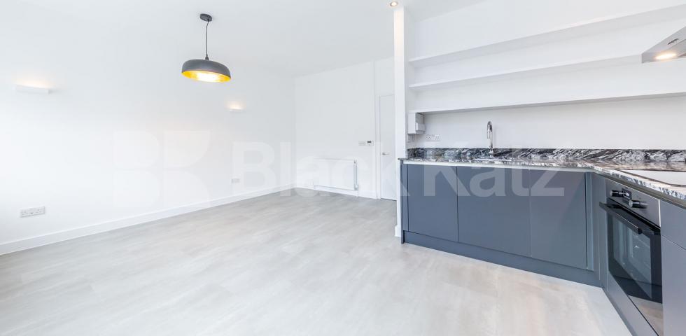 			NEWLY REFURBISHED 1 BEDROOM FLAT WITH TERRACE!, 1 Bedroom, 1 bath, 1 reception Flat			 York Way , ISLINGTON 