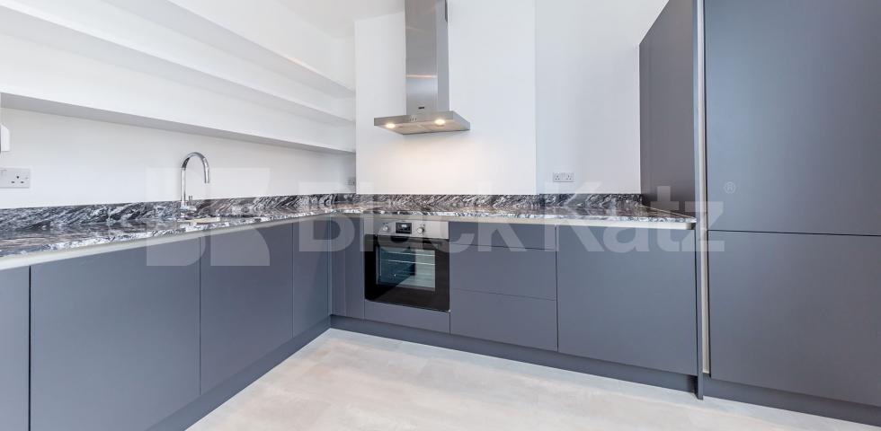 			NEWLY REFURBISHED 1 BEDROOM FLAT WITH TERRACE!, 1 Bedroom, 1 bath, 1 reception Flat			 York Way , ISLINGTON 