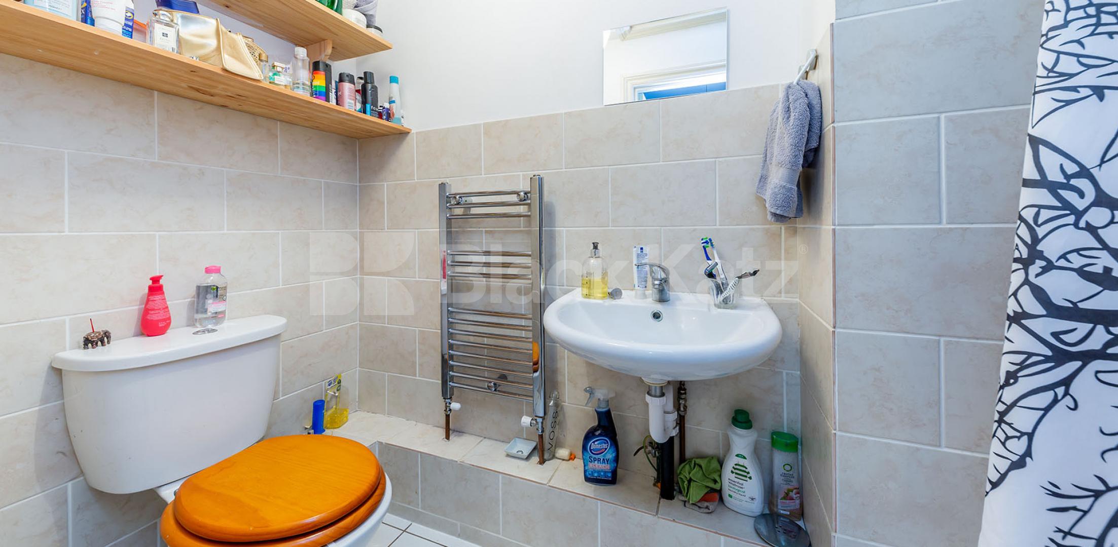 			NEW INSTRUCTION!, 1 Bedroom, 1 bath, 1 reception Ground Floor Flat			 Cromwell Ave Highgate , HIGHGATE