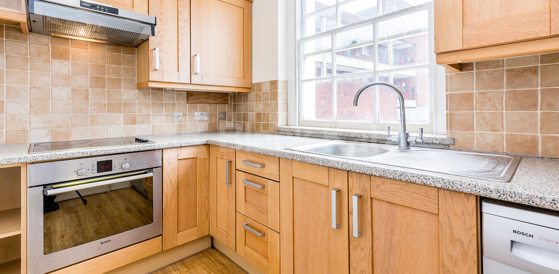 			STUNNING TOP FLOOR STUDIO IN KING'S CROSS, Studio Apartment, 1 bath, 1 reception Studio			 St. Chad's Street, KING'S CROSS
