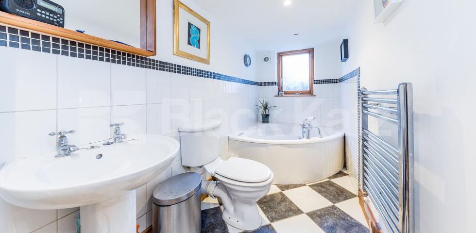 			Coleridge School Catchment !, 2 Bedroom, 1 bath, 1 reception Ground Floor Flat			 Christchurch Rd, Crouch End