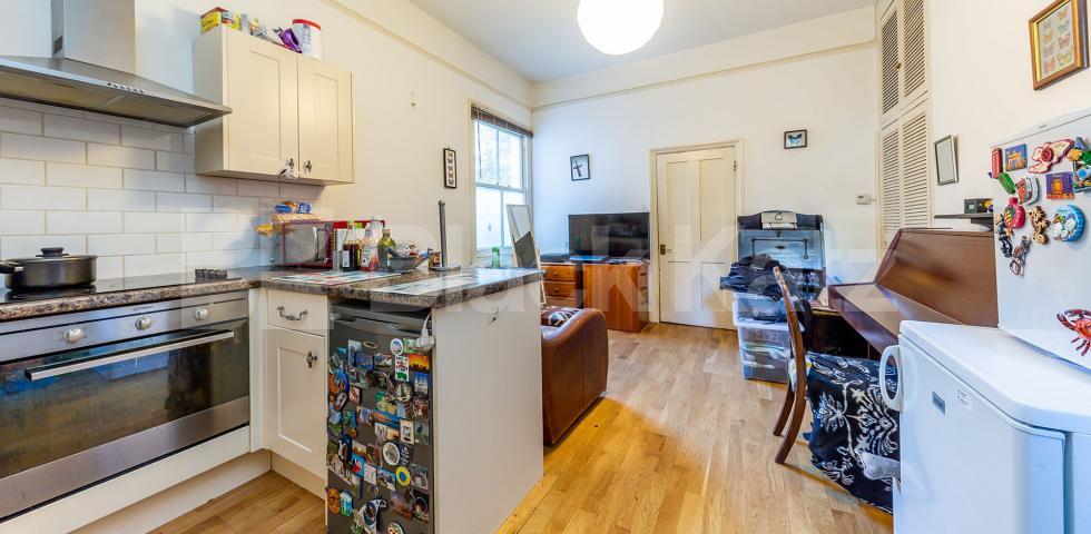 			NEW INSTRUCTION!, 1 Bedroom, 1 bath, 1 reception Ground Floor Flat			 Cromwell Ave Highgate , HIGHGATE