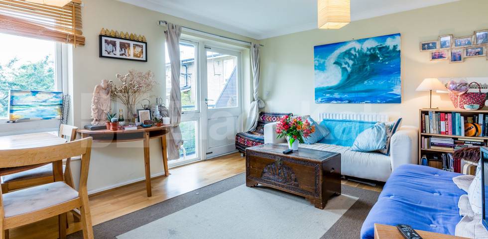 			2 Bedroom, 1 bath, 1 reception Apartment			 Church Road N1, Essex Road