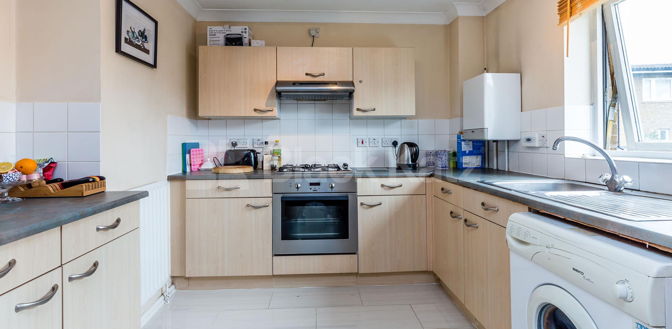 			2 Bedroom, 1 bath, 1 reception Apartment			 Church Road N1, Essex Road