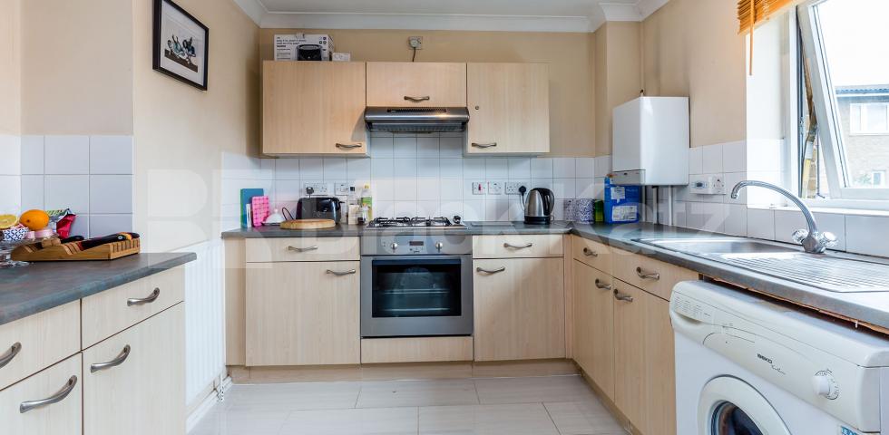 			2 Bedroom, 1 bath, 1 reception Apartment			 Church Road N1, Essex Road