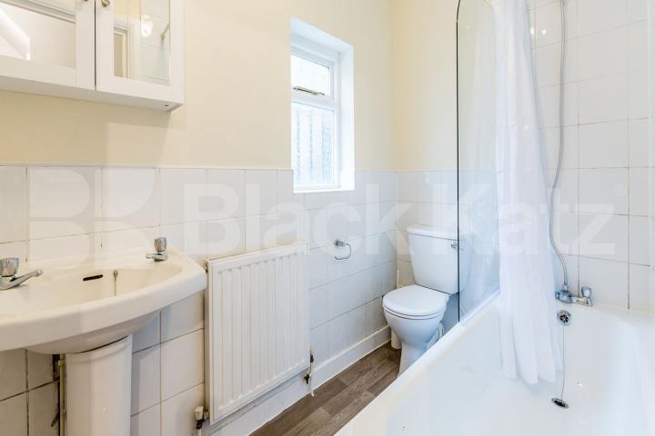 Located only a few minutes to Highbury & Islington Upper Street, Highbury & Islington 