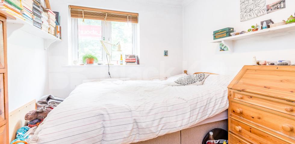 			SPACIOUS 4 BEDROOM FLAT , 4 Bedroom, 1 bath, 1 reception Flat			 Highbury New Park, HIGHBURY-CLISSOLD PARK-ARSENAL