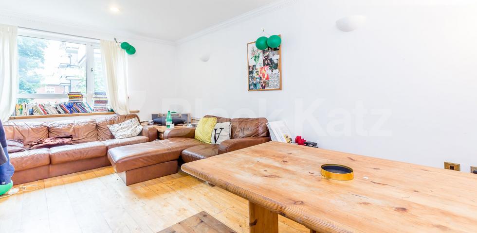 			SPACIOUS 4 BEDROOM FLAT , 4 Bedroom, 1 bath, 1 reception Flat			 Highbury New Park, HIGHBURY-CLISSOLD PARK-ARSENAL