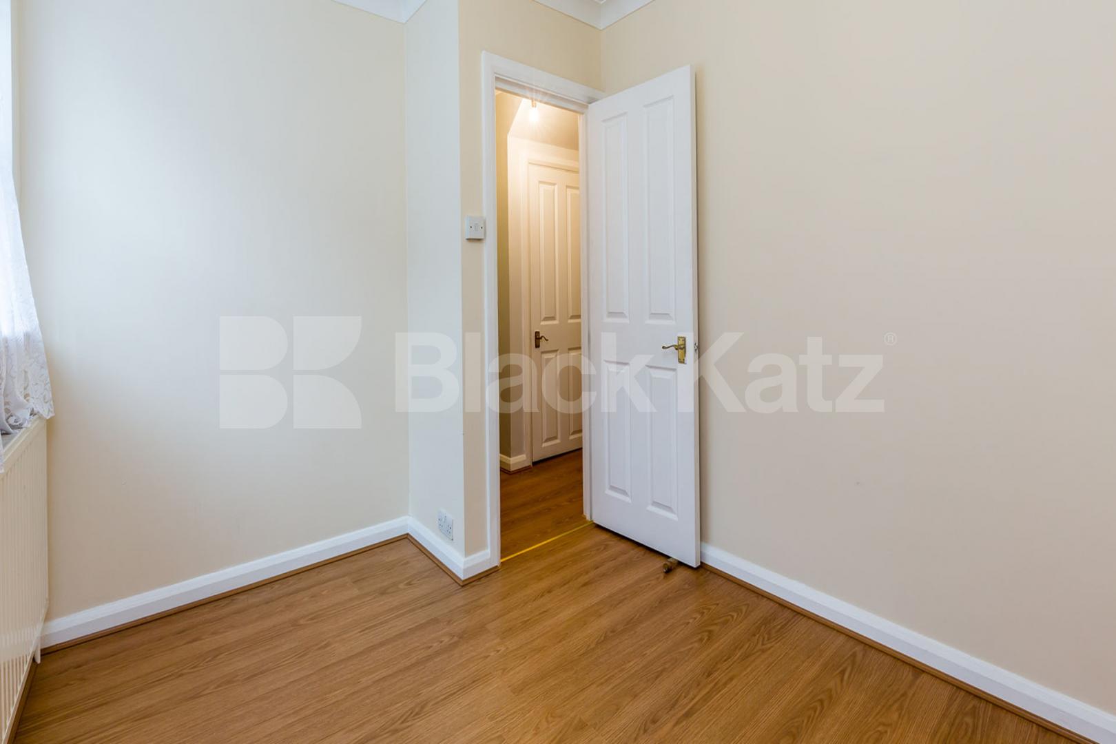 Located only a few minutes to Highbury & Islington Upper Street, Highbury & Islington 