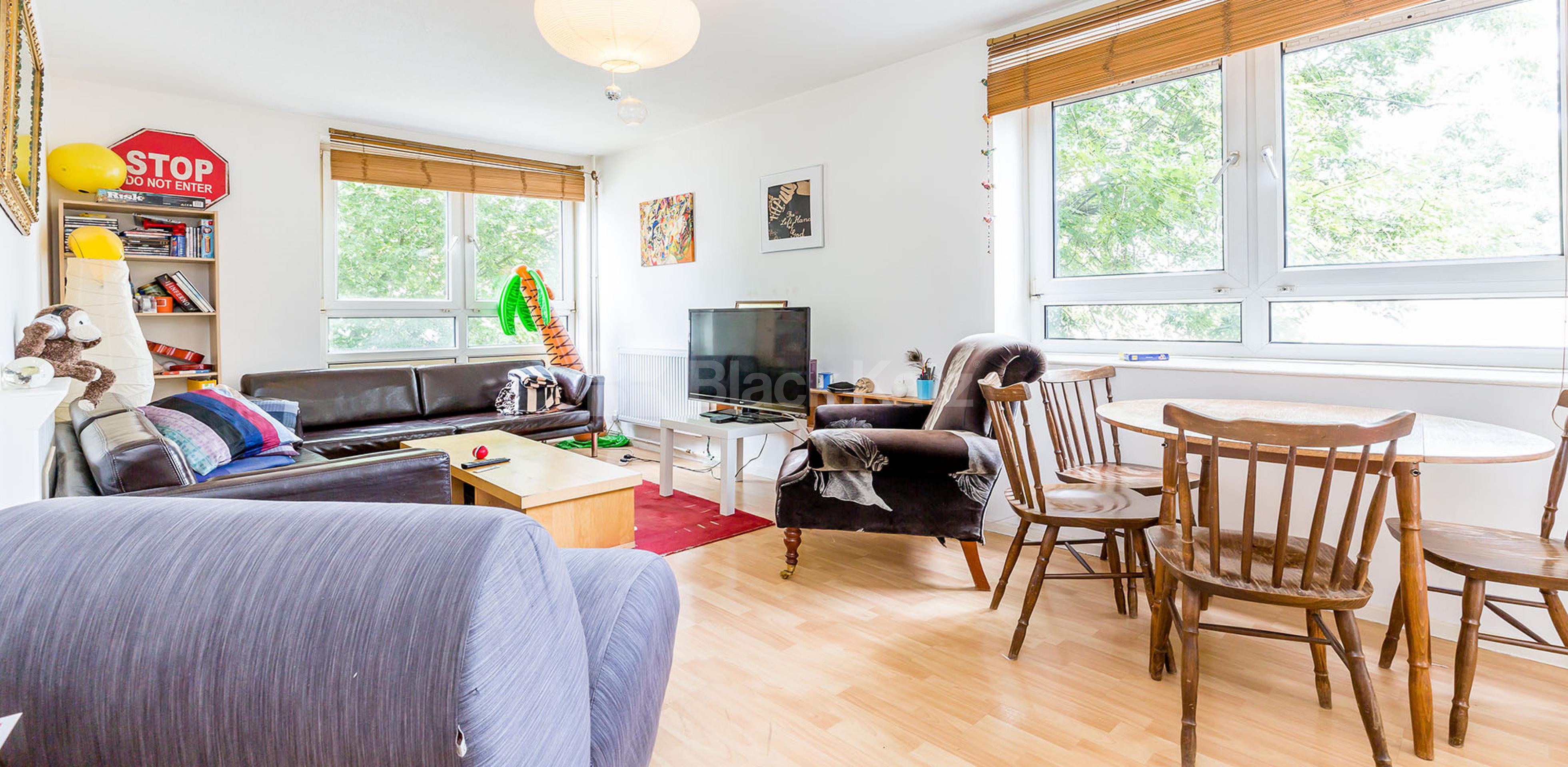 			SPLIT LEVEL 4 BEDROOM FLAT WITH LARGE LOUNGE!, 4 Bedroom, 1 bath, 1 reception Flat			 Fairfoot Road, MILE END-BOW E3