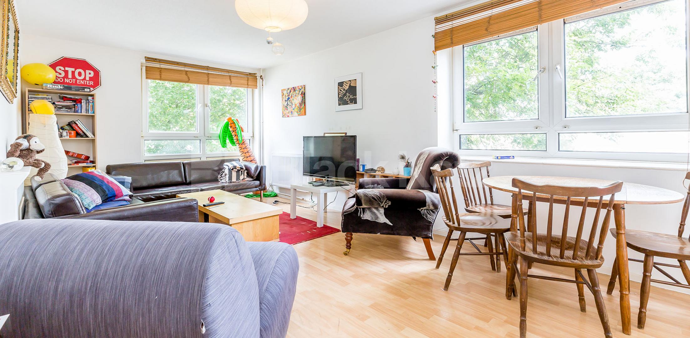 			SPLIT LEVEL 4 BEDROOM FLAT WITH LARGE LOUNGE!, 4 Bedroom, 1 bath, 1 reception Flat			 Fairfoot Road, MILE END-BOW