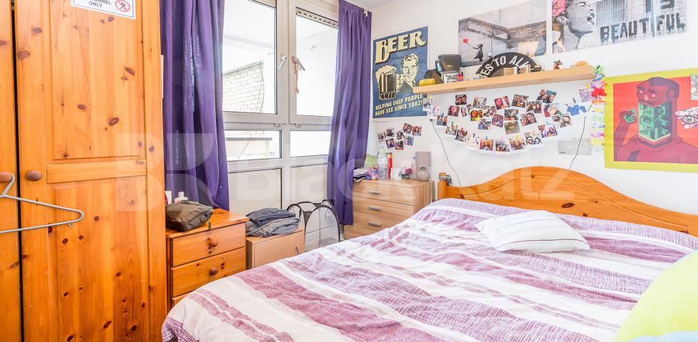 			SPLIT LEVEL 4 BEDROOM FLAT WITH LARGE LOUNGE!, 4 Bedroom, 1 bath, 1 reception Flat			 Fairfoot Road, MILE END-BOW