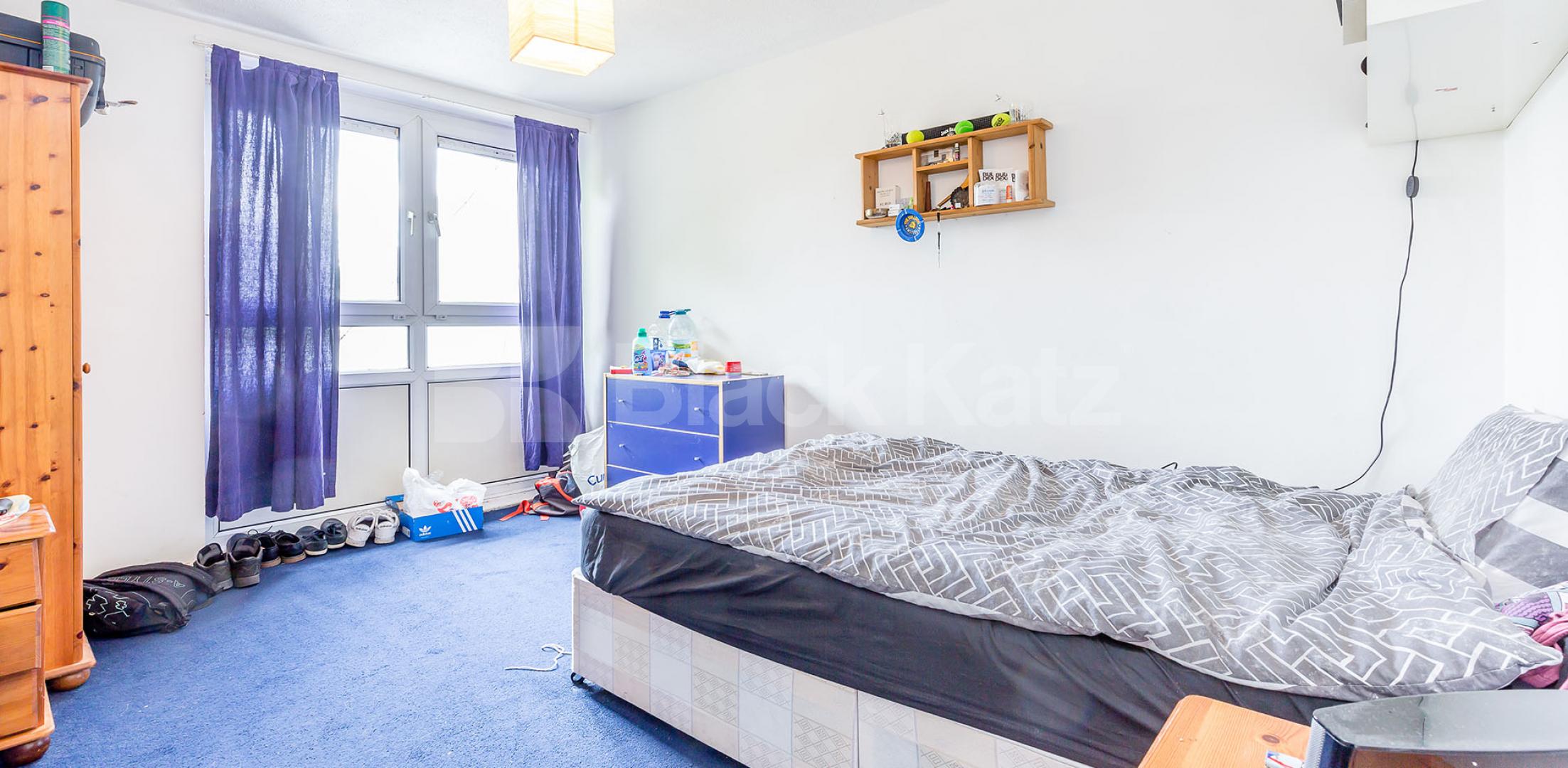 			SPLIT LEVEL 4 BEDROOM FLAT WITH LARGE LOUNGE!, 4 Bedroom, 1 bath, 1 reception Flat			 Fairfoot Road, MILE END-BOW