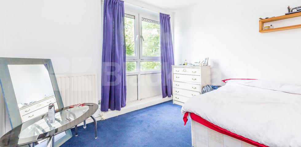 			SPLIT LEVEL 4 BEDROOM FLAT WITH LARGE LOUNGE!, 4 Bedroom, 1 bath, 1 reception Flat			 Fairfoot Road, MILE END-BOW