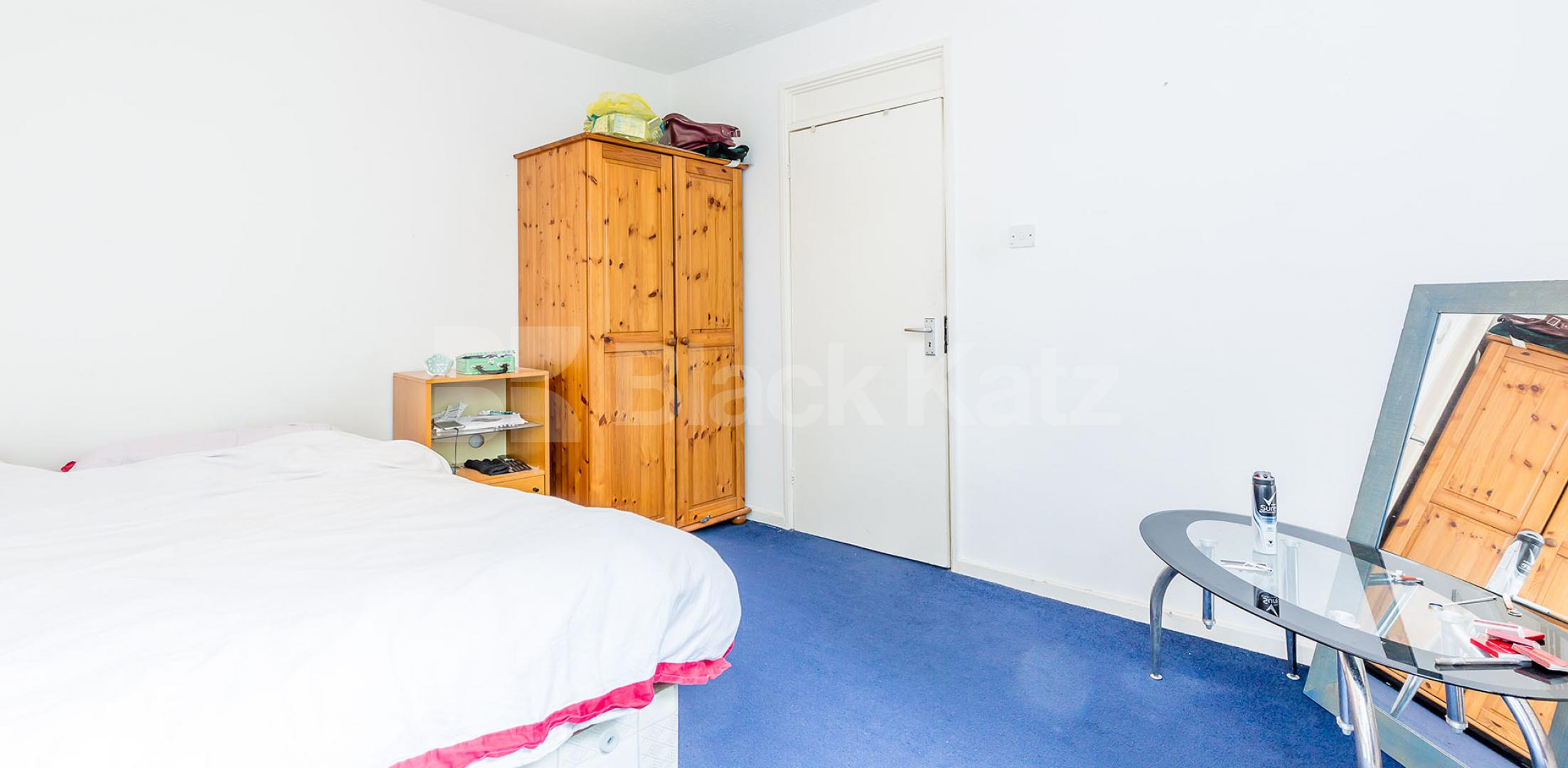 			SPLIT LEVEL 4 BEDROOM FLAT WITH LARGE LOUNGE!, 4 Bedroom, 1 bath, 1 reception Flat			 Fairfoot Road, MILE END-BOW