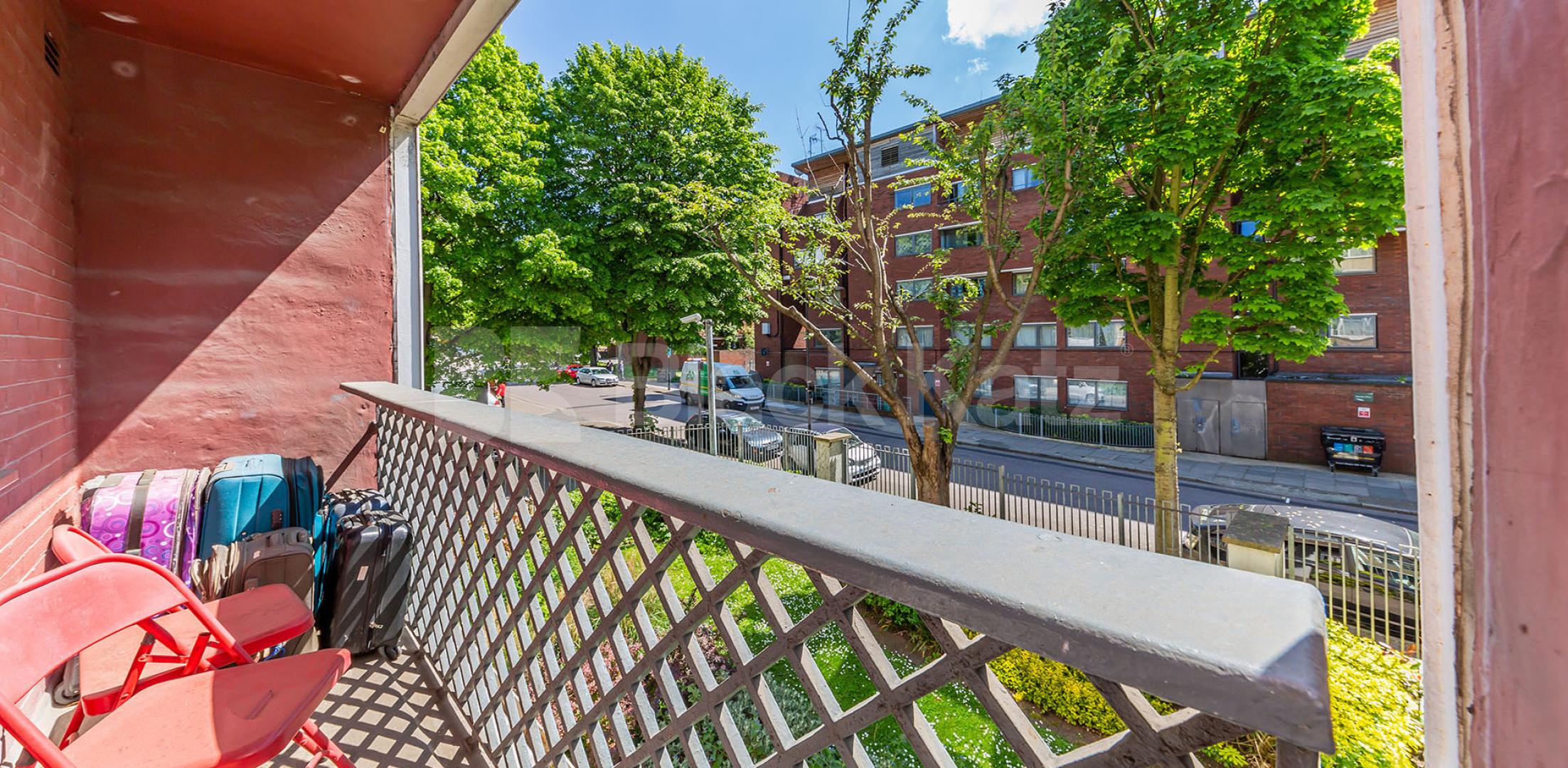 			GOOD FOR 2 SHARERS!, 2 Bedroom, 1 bath, 1 reception Flat			 Calshot Street, ISLINGTON N1