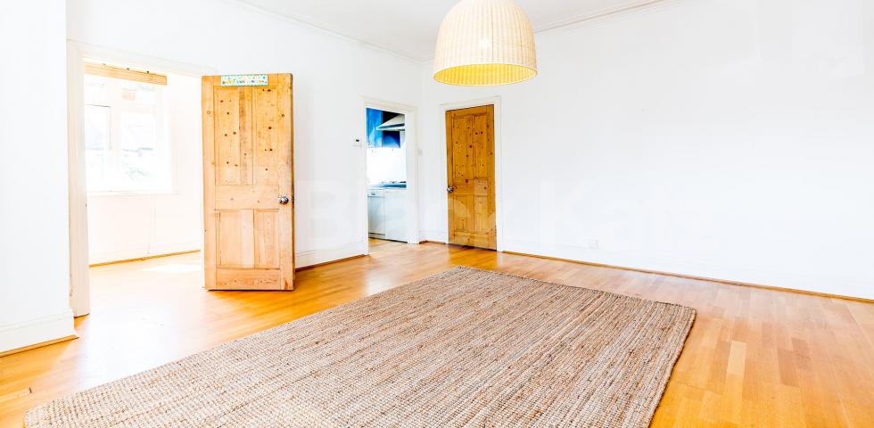 			Rent inclusive of gas and electricity!, 1 Bedroom, 1 bath, 1 reception Flat			 Birchington Road, Crouch End