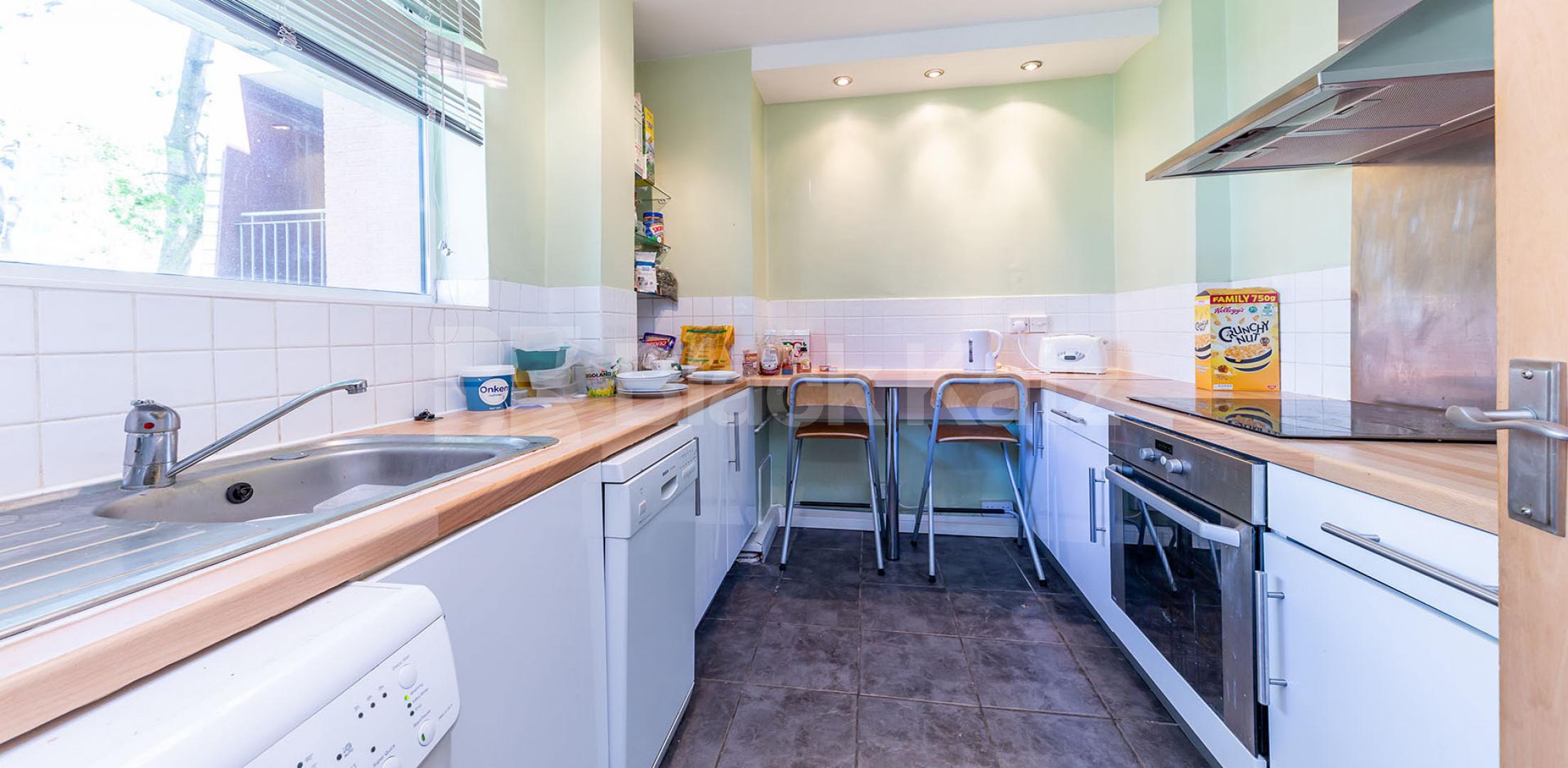 			GOOD FOR 2 SHARERS!, 2 Bedroom, 1 bath, 1 reception Flat			 Calshot Street, ISLINGTON N1