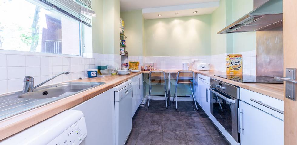 			GOOD FOR 2 SHARERS!, 2 Bedroom, 1 bath, 1 reception Flat			 Calshot Street, ISLINGTON N1