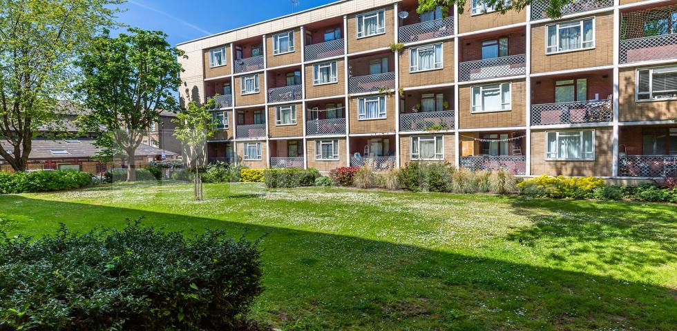 			GOOD FOR 2 SHARERS!, 2 Bedroom, 1 bath, 1 reception Flat			 Calshot Street, ISLINGTON N1