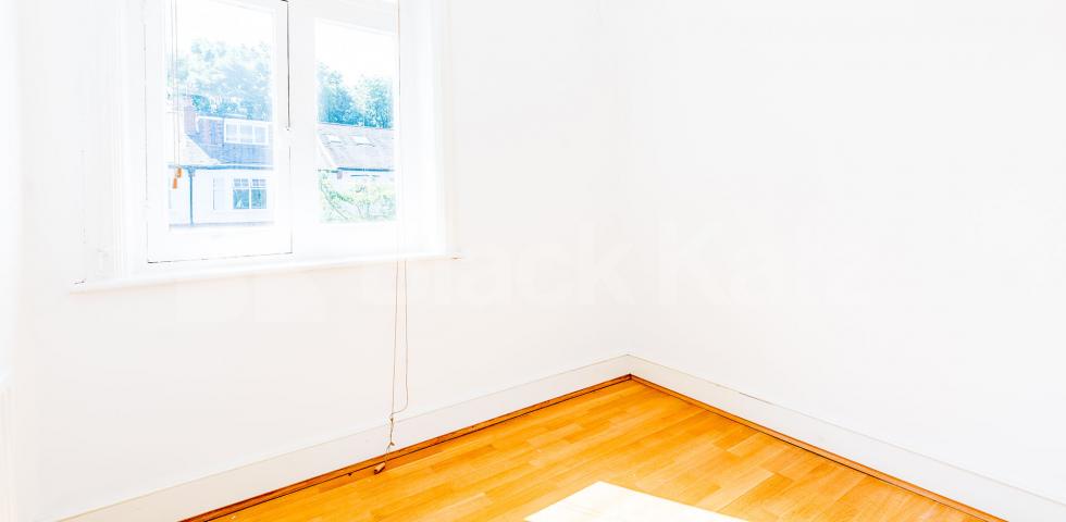 			Rent inclusive of gas and electricity!, 1 Bedroom, 1 bath, 1 reception Flat			 Birchington Road, Crouch End