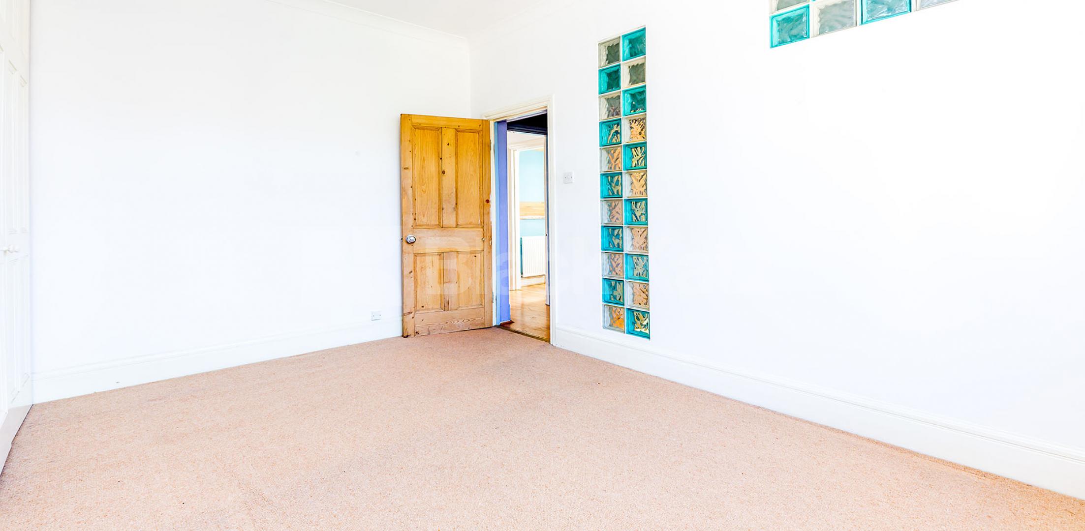 			Rent inclusive of gas and electricity!, 1 Bedroom, 1 bath, 1 reception Flat			 Birchington Road, Crouch End