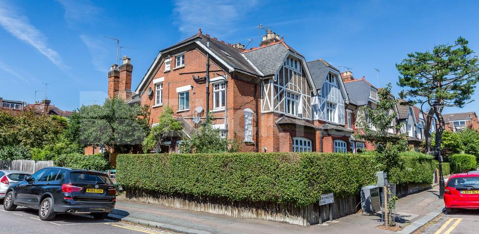 			Rent inclusive of gas and electricity!, 1 Bedroom, 1 bath, 1 reception Flat			 Birchington Road, Crouch End