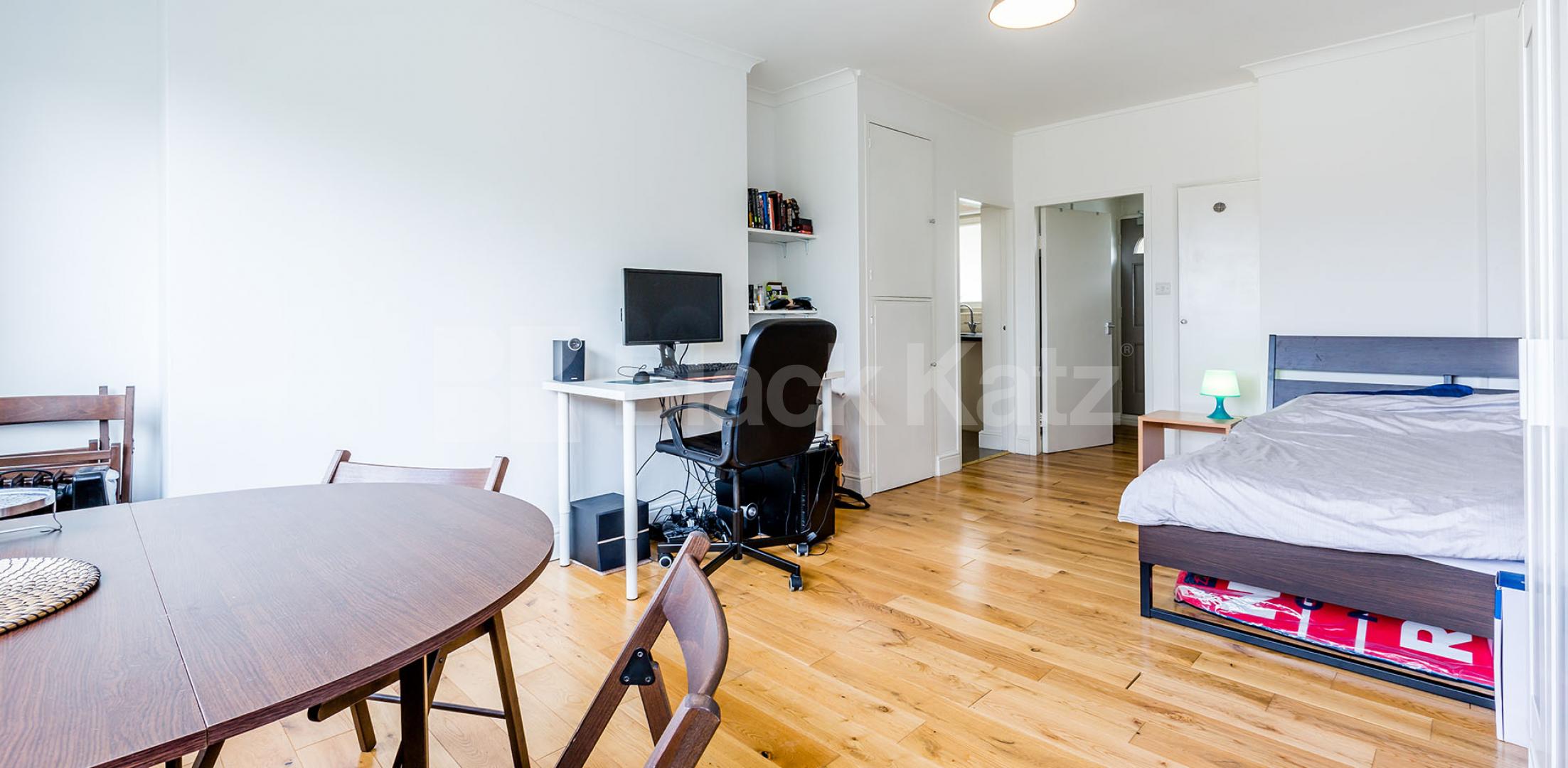 			NEW INSTRUCTION!, Studio Apartment, 1 bath, 1 reception Flat			 Leirum Street, ANGEL - KINGS CROSS