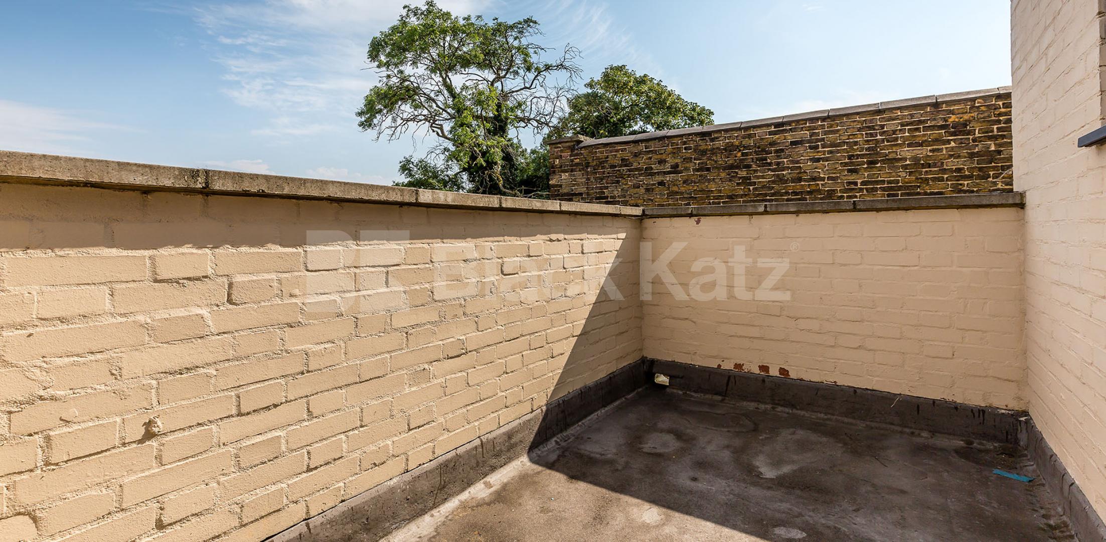 			Great 3 Double Bed Property !, 3 Bedroom, 2 bath, 1 reception Flat			 Myddleton Road, BOUNDS GREEN