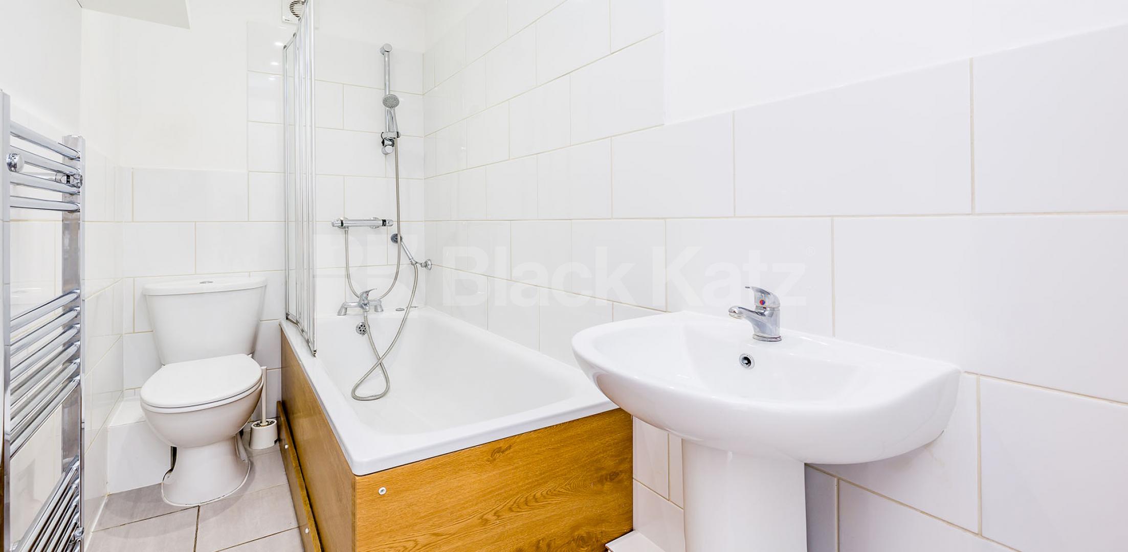 			Great 3 Double Bed Property !, 3 Bedroom, 2 bath, 1 reception Flat			 Myddleton Road, BOUNDS GREEN