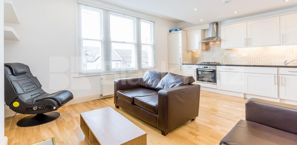 			Great 3 Double Bed Property !, 3 Bedroom, 2 bath, 1 reception Flat			 Myddleton Road, BOUNDS GREEN