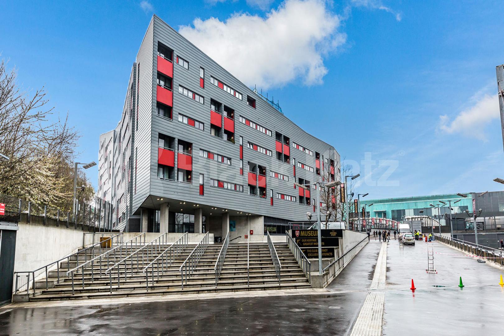 Located Minutes to Underground Station giving easy access to central London Ashburton Triangle , Highbury