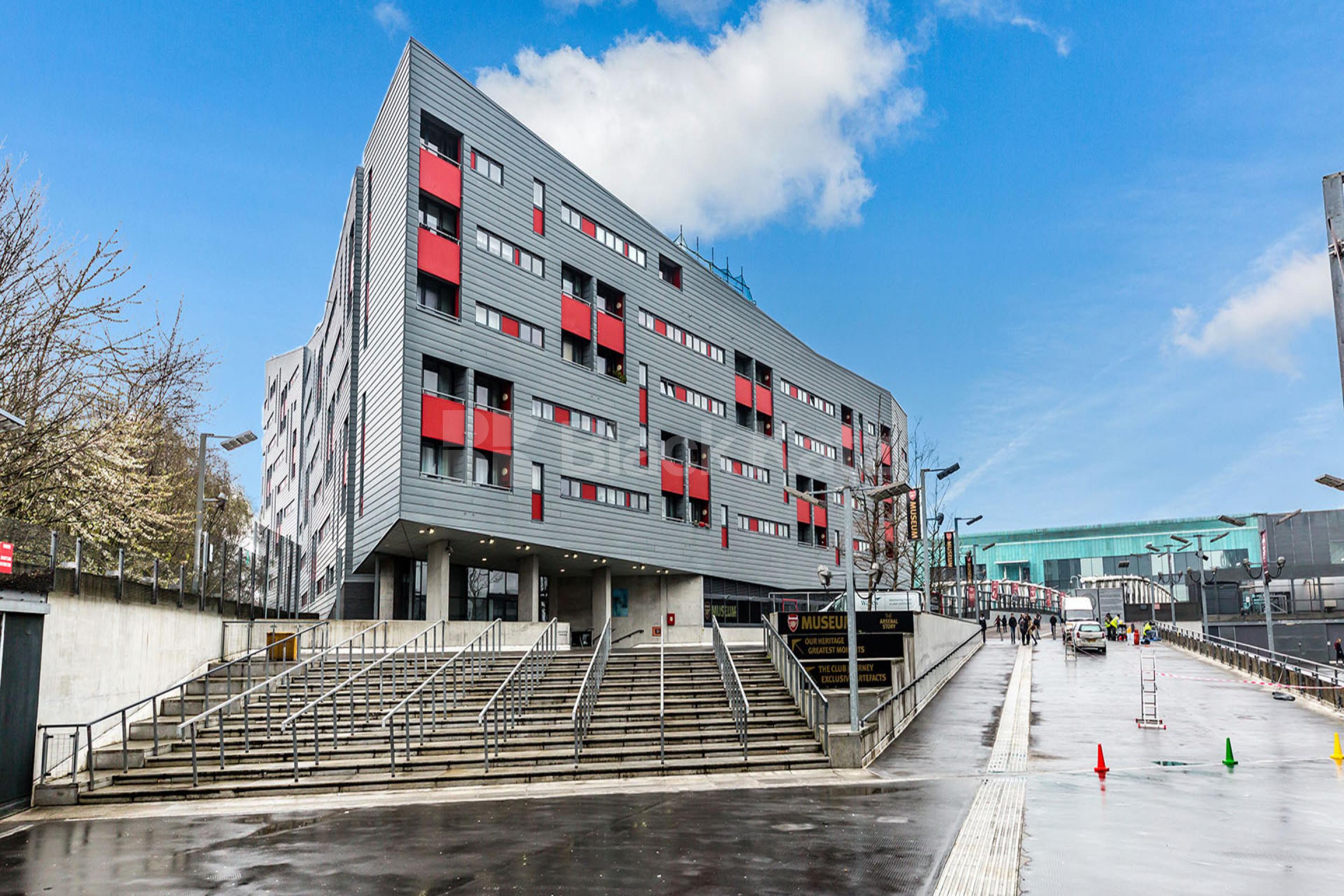 Located Minutes to Underground Station giving easy access to central London Ashburton Triangle , Highbury N5