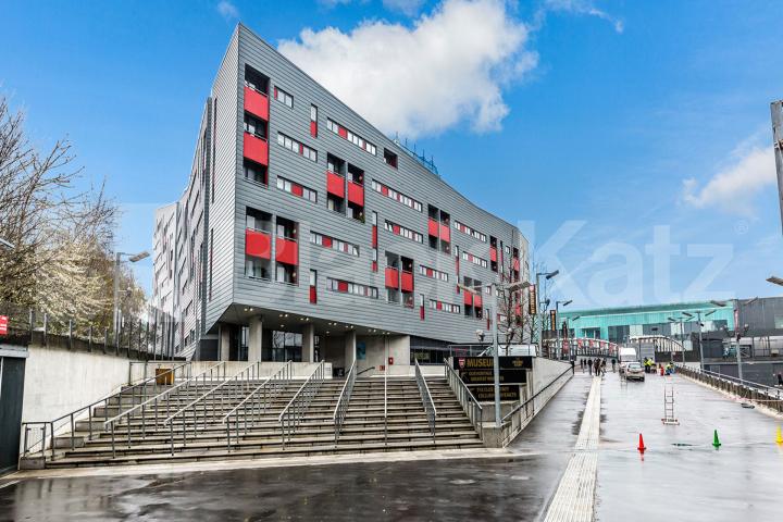 Located Minutes to Underground Station giving easy access to central London Ashburton Triangle , Highbury