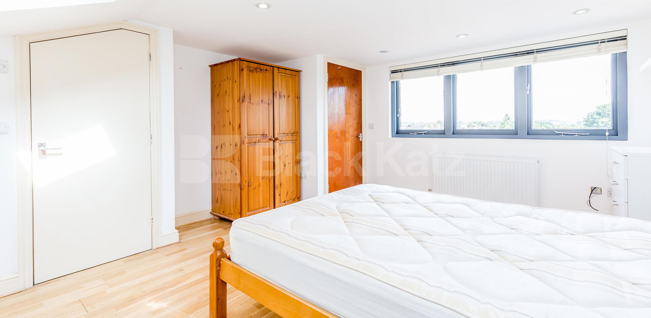 			Great 3 Double Bed Property !, 3 Bedroom, 2 bath, 1 reception Flat			 Myddleton Road, BOUNDS GREEN