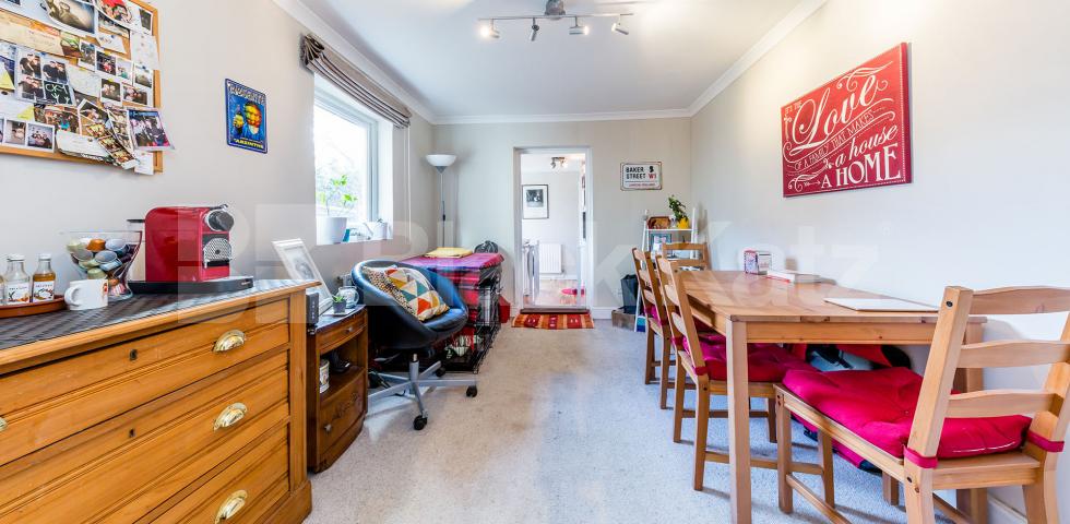 			UNDER FULL REFURBISHMENT Fantastic Garden Property , 2 Bedroom, 1 bath, 1 reception Flat			 Long Lane, East Finchley